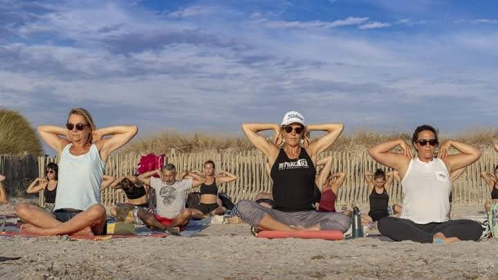 que faire pour gérer mon stress :yoga sur la plage